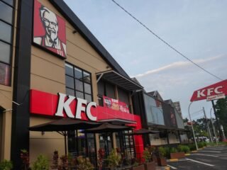 Alami kerugian, KFC PHK 1.041 karyawan dan tutup 20 gerai