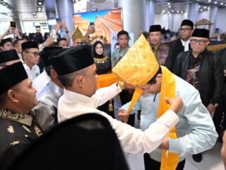 Gubernur Anwar Hafid sambut Menag KH Nasarudin Umar di Bumi Tadulako dengan prosesi adat Kaili
