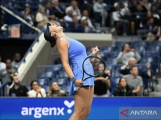 Tumbangkan unggulan kedua Iga Swiatek,  Anisimova melaju ke semifinal WTA Finals