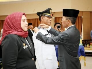 Pemko Batam kukuhkan 67 pejabat, Amsakar: Jangan unjuk muka, unjuk kinerja!