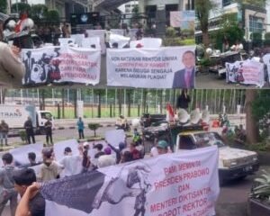 Demo di Senayan: Rommy Rumengan minta pemerintah bersihkan mafia pendidikan dan copot Rektor Unima