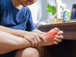 Lima buah penurun asam urat cegah nyeri sendi kambuh