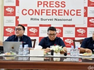 Mayoritas publik percaya keaslian ijazah Jokowi, kepemimpinan Prabowo mendapat dukungan tinggi