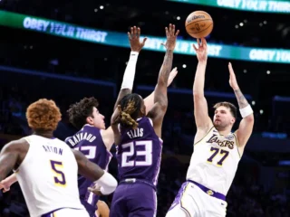 Dončić dan LeBron tampil gemilang, Lakers kalahkan Kings 125-101