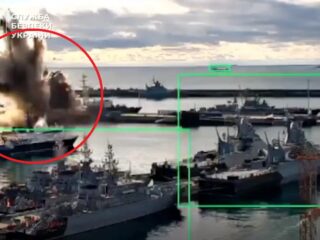 Militer Ukraina berhasil ledakkan kapal selam mahal Rusia