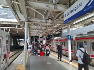 Reuni Akbar 212: Sebanyak 12 kereta ‘Berhenti Luar Biasa’ di Stasiun Jatinegara