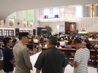 Operasi Lilin Nataru 2025-2026, Kapolres Tangsel AKBP Victor Inkiriwang cek kesiapan Ibadah Natal di Gereja St. Perawan Maria