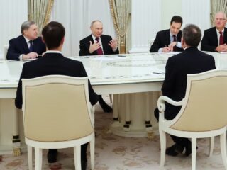 Presiden Rusia Putin dituding pura-pura ingin damai dengan Ukraina