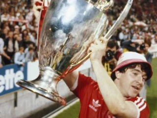 John Robertson,  pahlawan dua Piala Eropa Nottingham Forest tutup usia