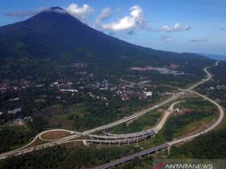 Catatan akhir tahun: Jalan tol jadi benang merah konektivitas Indonesia, menghubungkan desa menggerakkan kota