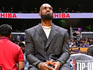 Peforma menurun drastis, apakah LeBron James akan pensiun musim depan?