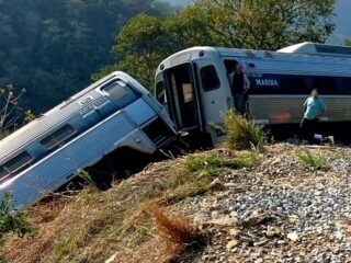 Puluhan korban luka usai Kereta penumpang anjlok di Meksiko