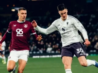 Liga Inggris: Berbagi poin deng Burnley, pelatih MU Fletcher kritik keputusan wasit