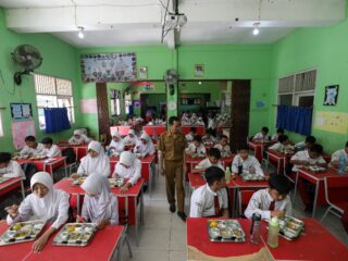 Termasuk guru dan anak putus sekolah, kini jangkauan program MBG diperluas