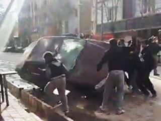 Pemimpin Iran Khamenei bisa tumbang, demo besar pecah di 32 kota