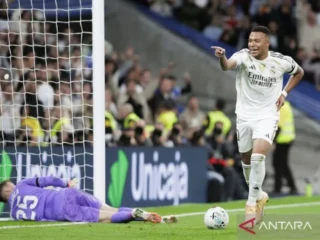 Kylian Mbappe terancam absen tiga pekan akibat cedera, negosiasi Vinicius Jr masih alot
