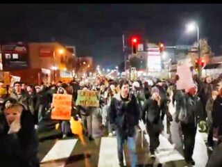 Minneapolis diguncang demo besar akibat petugas Imigrasi AS tembak warga