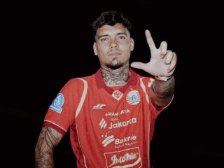 Shayne Pattynama datang, Persija dapat pemain serbabisa
