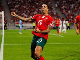 Selangkah lagi Joao Cancelo pulang ke Barcelona
