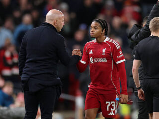 Cukur Barnsley 4-1, Arne Slot puji kreativitas lini serang Liverpool