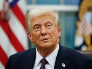 Trump menunda pemberlakuan kenaikan tarif impor furnitur hingga 2027