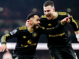 Drama lima gol,  Manchester United tumbangkan Arsenal di Emirates Stadium