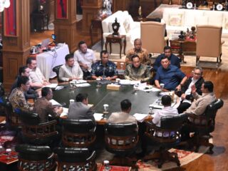 Pastikan progres program strategis berjalan, Presiden langsung gelar rapat kabinet terbatas usai lawatan luar negeri