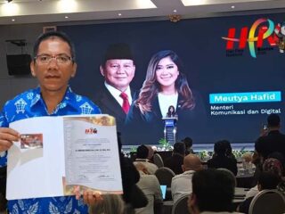 Setelah 25 tahun berkarya, Sekretaris PWI Sulut Merson Simbolon terima 'Press Card Number One'