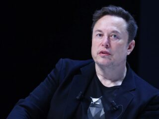 Elon Musk langsung blokir militer Rusia pakai Starlink curian
