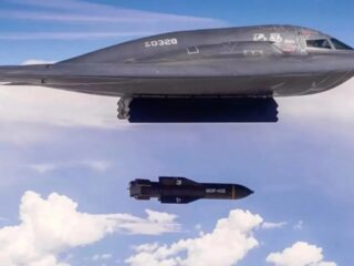 Pentagon siapkan lagi bom penghancur bunker untuk serangan terbaru ke Iran