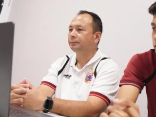Misi Persija Jakarta taklukkan keangkeran Stadion Wayan Dipta