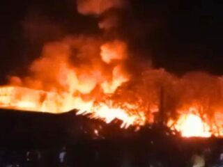 Kebakaran hebat melanda PT Hongyuan New Material Indonesia di Batam, enam damkar dikerahkan