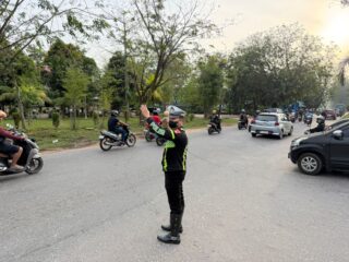 Strong point ramadan: Polisi jaga titik padat demi lalu lintas aman dan tertib