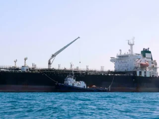 Ketegangan di Selat Hormuz dorong harga minyak ke level tertinggi