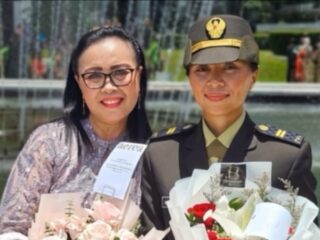 Putri mantan Dekan FH Unsrat Lettu Astikahilda Maria Pangemanan dilantik Panglima TNI bersama sejumlah perwira Unhan