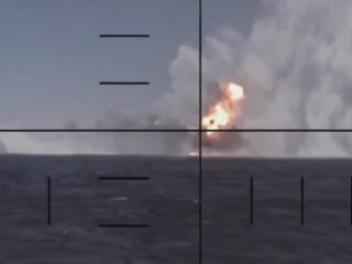 Pertama sejak perang dunia II kapal selam AS tenggelamkan fregat andalan Iran yang bersembunyi