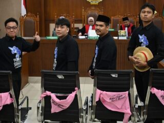 Tok !!! Majelis hakim vonis bebas demonstran Delpedro Marhaen dan tiga rekannya