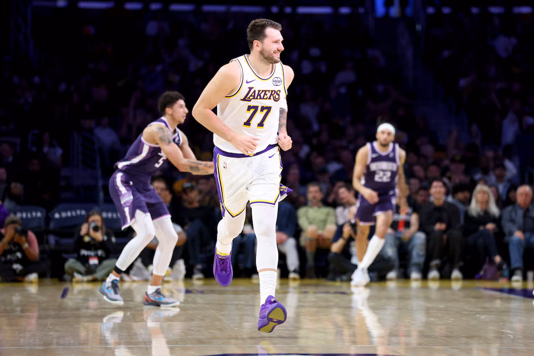 Dončić dan LeBron pimpin team, Lakers kalahkan Kings dengan skor 128-104
