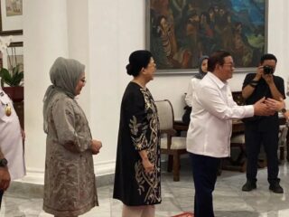 Pemprov DKI gelar halalbihalal, antrean ASN mengular di Balai Kota