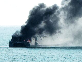 AS akan bombardir habis-habisan pantai Iran untuk buka Selat Hormuz