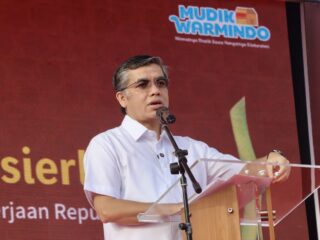 Menaker lepas 649 pemudik Warmindo, tegaskan kemitraan usaha harus tumbuh bersama