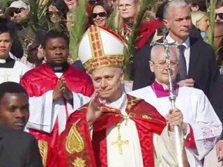 Paus Leo : Yesus menolak doa orang yang berperang karena tangan penuh darah