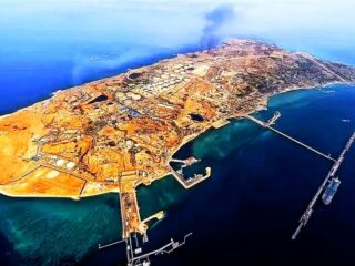 Potong urat nadi ekspor minyak Iran, AS incar rebut pulau Kharg