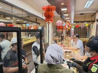 Terkait dugaan pidana korupsi, Kejati Sulut geledah lima toko emas di Manado dan Kotamobagu