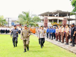 Gubernur Yulius Selvanus pimpin gelar pasukan Operasi Ketupat 2026