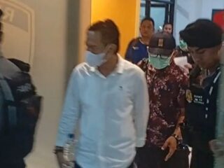 KPK bawa 13 orang ke Jakarta dalam OTT Bupati Cilacap