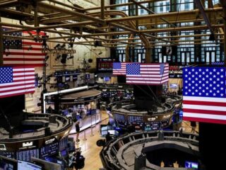 Tanpa perang pun, Wall Street jadi senjata mematikan Amerika untuk kuasai dunia. Analisanya begini