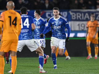 Como menang 2-1 atas Roma, kembali duduki posisi empat besar