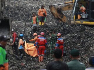 Tim SAR kembali temukan korban tewas dalam longsor sampah di TPST Bantargebang Bekasi