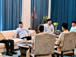 Prabowo-Jokowi-SBY duduk sehidangan dalam gelar griya Idulfitri, sinyal soliditas pemimpin bangsa
